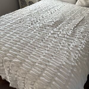 White & silver lightweight cotton bedspread/end of bed throw. 71”x80”.